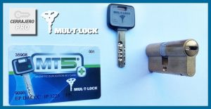 bombin, llave y tarjeta de seguridad